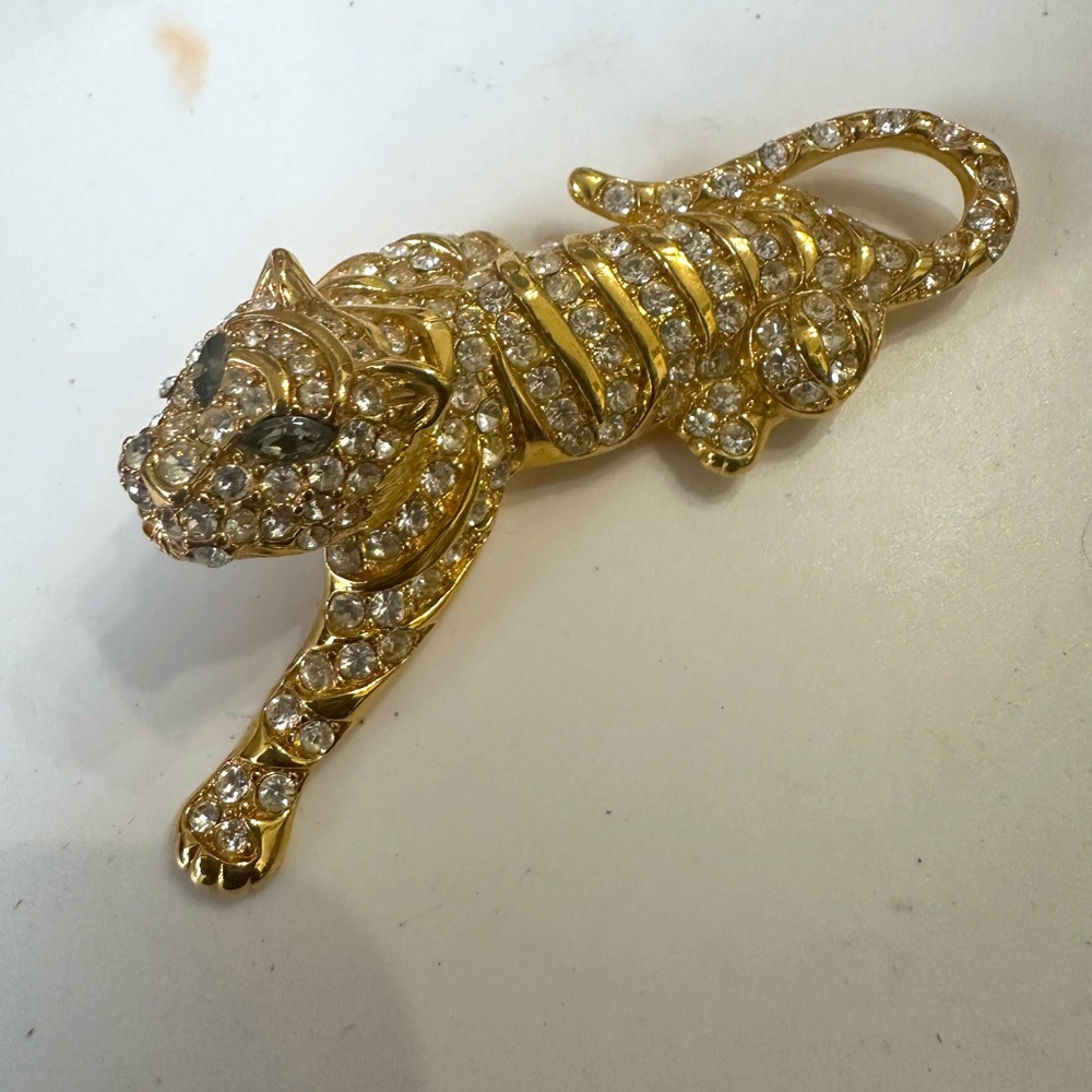Vintage Trifari leopard brooch